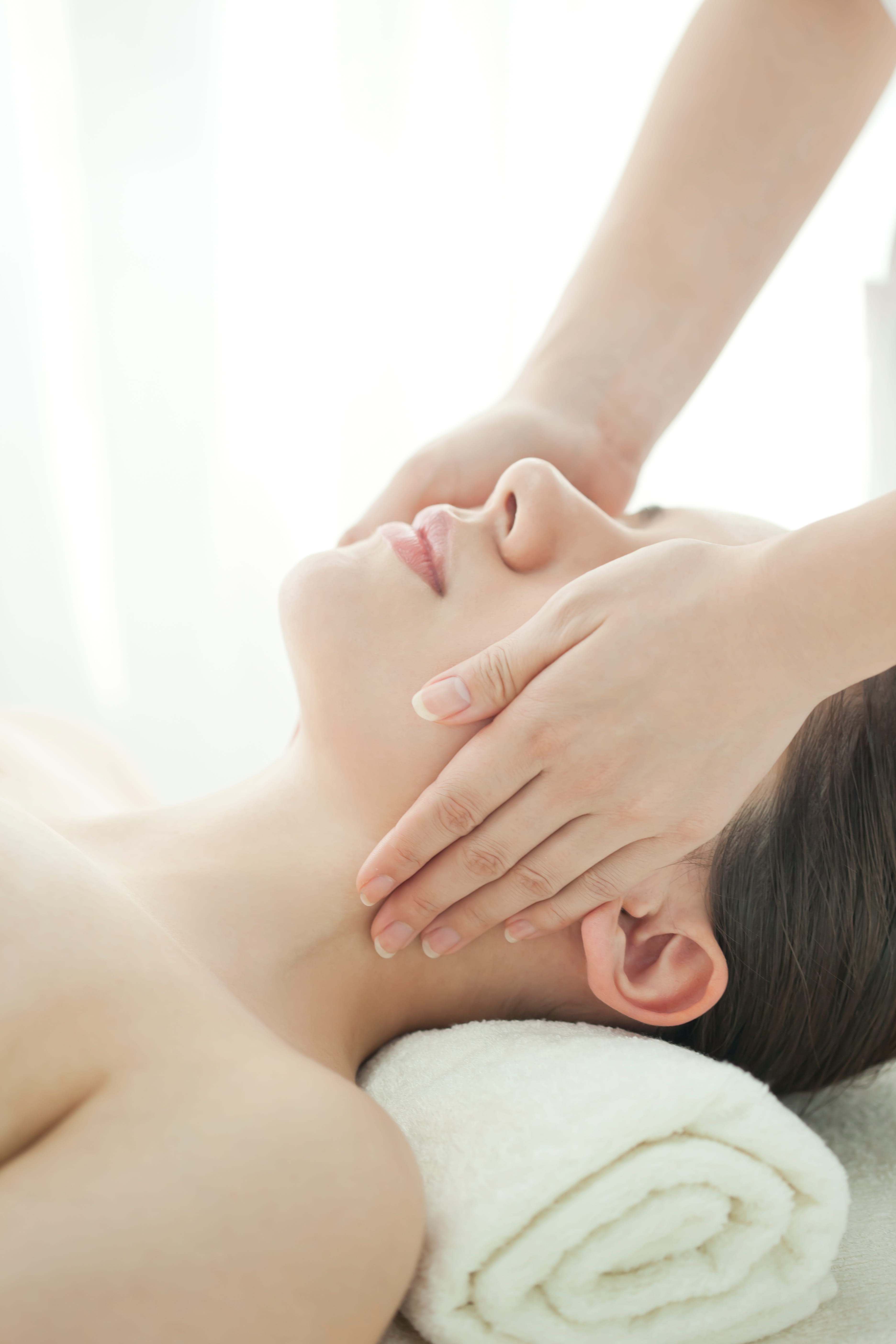 エステを受ける女性